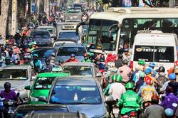 Tới lúc thu phí khí thải xe cộ hay chưa?
