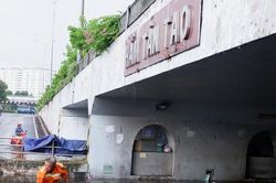 TPHCM: Mưa trái mùa chiều cuối năm, hầm chui Tân Tạo ngập úng