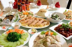 Hơn 30 người đau bụng, nôn ói sau khi dự tiệc đám cưới