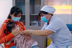 TP.HCM tạm thoát cảnh cạn kiệt vaccine 5 trong 1