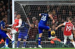 Công cùn thủ kém, Arsenal đánh mất ngôi đầu Ngoại hạng Anh sau thất bại khó nuốt trôi