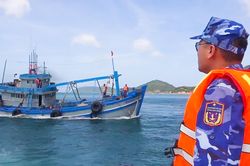 Tàu cá chở 35.000 lít dầu DO không rõ nguồn gốc bị bắt giữ trên biển