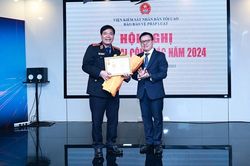 Phó Viện trưởng VKSND tối cao Nguyễn Quang Dũng nhận Kỷ niệm chương Vì sự nghiệp báo chí Việt Nam