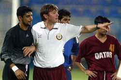 Asian Cup - Đỉnh cao và vực sâu của HLV Troussier