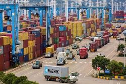 Xuất nhập khẩu năm 2023 'không như ý', xuất siêu vẫn lập kỷ lục