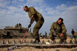 Hamas 'xem xét' kế hoạch ngừng bắn khi xung đột lan rộng ở Trung Đông