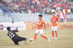 Bùi Tiến Dũng bắt thay Filip Nguyễn, CAHN đánh bại CLB Cảnh sát hoàng gia Malaysia