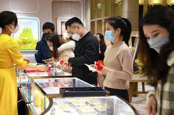 Giá vàng ngày 30/12: Vàng SJC tiếp đà lao dốc