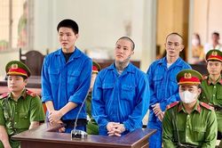 Tàng trữ, sử dụng trái phép vũ khí, 3 bị cáo lãnh hơn 21 năm tù