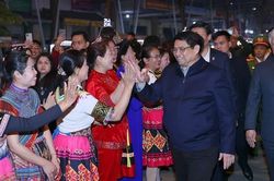 Chùm ảnh: Thủ tướng cùng nhân dân tỉnh biên giới Cao Bằng đón năm mới 2024