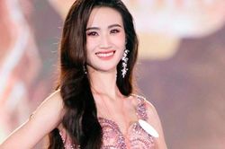Hoa hậu Huỳnh Trần Ý Nhi lộ diện sang chảnh ở trời Tây
