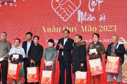 Ấm áp Tết yêu thương
