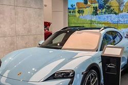 Xe điện Porsche Taycan bị triệu hồi để kiểm tra pin