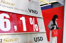 Lãi suất huy động gần như 'rơi tự do' trong năm 2023