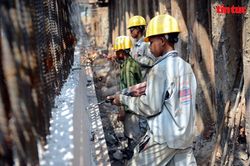 Tất bật thi công xuyên Tết Dương lịch ở các công trình giao thông trọng điểm