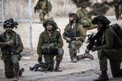 Israel kéo dài tấn công Dải Gaza và Hezbollah Nam Lebanon, Mỹ diệt nhóm Houthi tấn công tàu thương mại