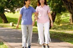 Nếu đi bộ là hoạt động thể thao duy nhất bạn thực hiện thì có giúp cơ thể khỏe mạnh không?