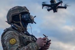 Ukraine sản xuất ồ ạt máy bay không người lái FPV nhưng thiếu phi công