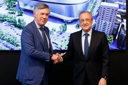 Real Madrid gia hạn hợp đồng với Ancelotti: Mũi tên trúng hai đích
