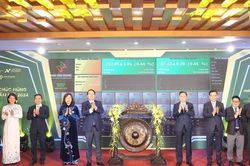 Đánh cồng khai trương phiên giao dịch chứng khoán đầu năm 2024