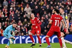 Ngoại hạng Anh: Mohamed Salah tỏa sáng lập công, Liverpool dẫn đầu bảng xếp hạng