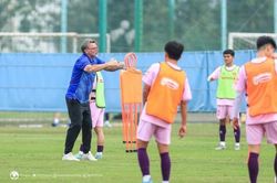 VCK Asian Cup 2023: AFC đánh giá cao HLV Philippe Troussier và các học trò đội tuyển Việt Nam