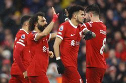 Liverpool thắng tưng bừng trong ngày đầu năm mới