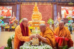 'Chùa Ba Vàng rước, chiêm bái xá lợi tóc của Đức Phật là chưa đúng quy định'