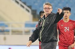 Bóng đá Việt Nam mất gì nếu HLV Troussier không thực hiện được lời hứa World Cup 2026?