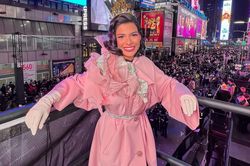 Ăn diện xuống phố đón giao thừa, Miss Universe 2023 nhận phản ứng bất ngờ từ netizen