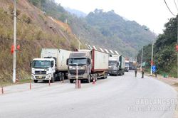Số lượng xe thông quan qua các cửa khẩu trong ngày tăng cao
