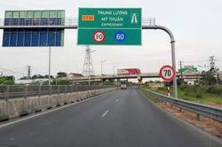 Rất cần đèn chiếu sáng ban đêm trên các tuyến đường cao tốc