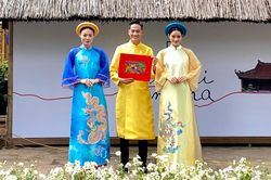 Hoa hậu Ngọc Hân có áo dài 'tranh đỏ', Minh Hạnh ra mắt BST 'phố núi'