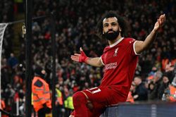 Liverpool trên đỉnh Ngoại hạng Anh cùng nỗi lo Salah
