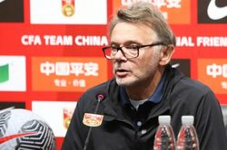 HLV Troussier và 'bài toán' khó không Ngọc Hải, Tiến Linh