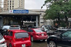 Khung cảnh trái ngược ở các trung tâm đăng kiểm Hà Nội: Nơi quá tải, chỗ đìu hiu