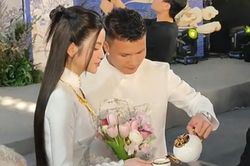 Vừa vướng ồn ào hất tay mẹ ruột, Chu Thanh Huyền lại bị soi thái độ khi mời trà quan viên hai họ