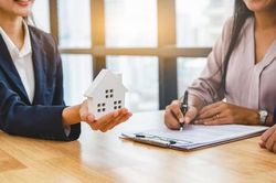 Nghề môi giới bất động sản - Bài 1: Phía sau lời mời gọi hấp dẫn