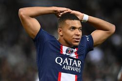 Mbappe phản hồi tối hậu thư của Real
