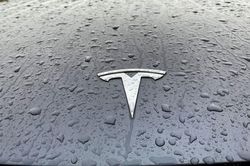 Tương lai dự báo đầy giông bão của Tesla