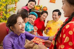 5 món quà Tết dành tặng cha mẹ