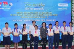 Trao học bổng cho học sinh dân tộc thiểu số, vùng biển, đảo tỉnh Bạc Liêu