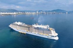 Tàu du lịch biển Spectrum of The Seas đưa gần 4.400 khách đến Nha Trang