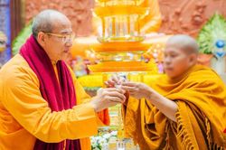Vụ 'xá-lợi tóc Phật' ở chùa Ba Vàng: Đại đức Thích Trúc Thái Minh sám hối, bị kỷ luật