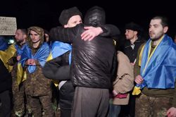 Nga và Ukraine trao đổi tù binh