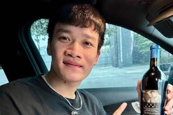 Hoàng Đức rời tuyển Việt Nam, HLV Troussier tặng quà an ủi