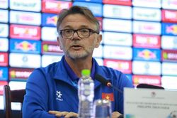 HLV Troussier: Nhiều người không ủng hộ, tuyển Việt Nam càng quyết tâm
