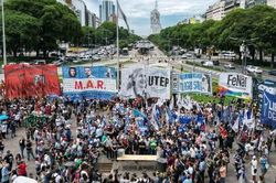 Tòa án Argentina đình chỉ chính sách lao động của tân tổng thống