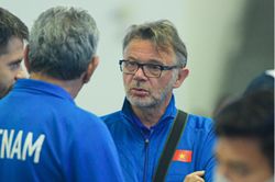 Thầy trò HLV Troussier lên đường sang Qatar dự Asian Cup 2023