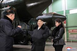 Ông Kim Jong Un ra chỉ đạo mới về tên lửa Triều Tiên